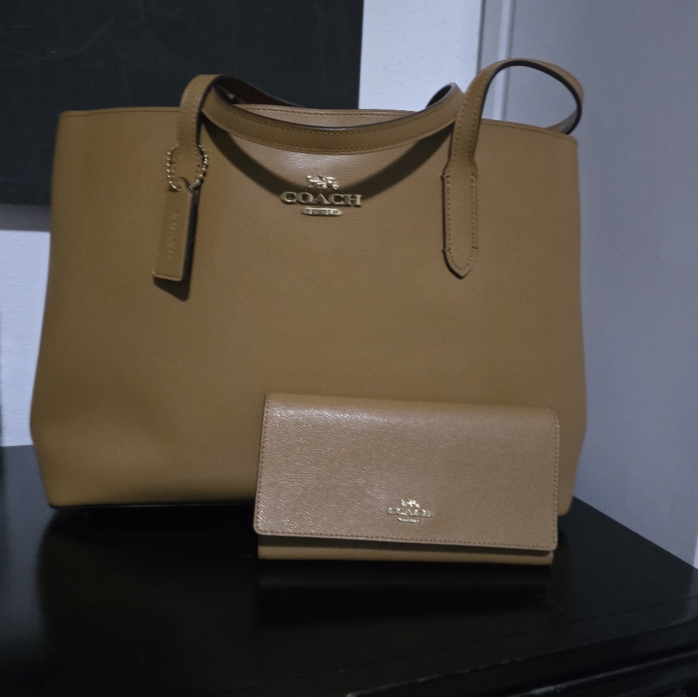 Coach Bwt Avenue Carryall And Wallet (Nwot)